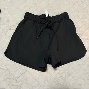 Lululemon Shorts Black Size 8